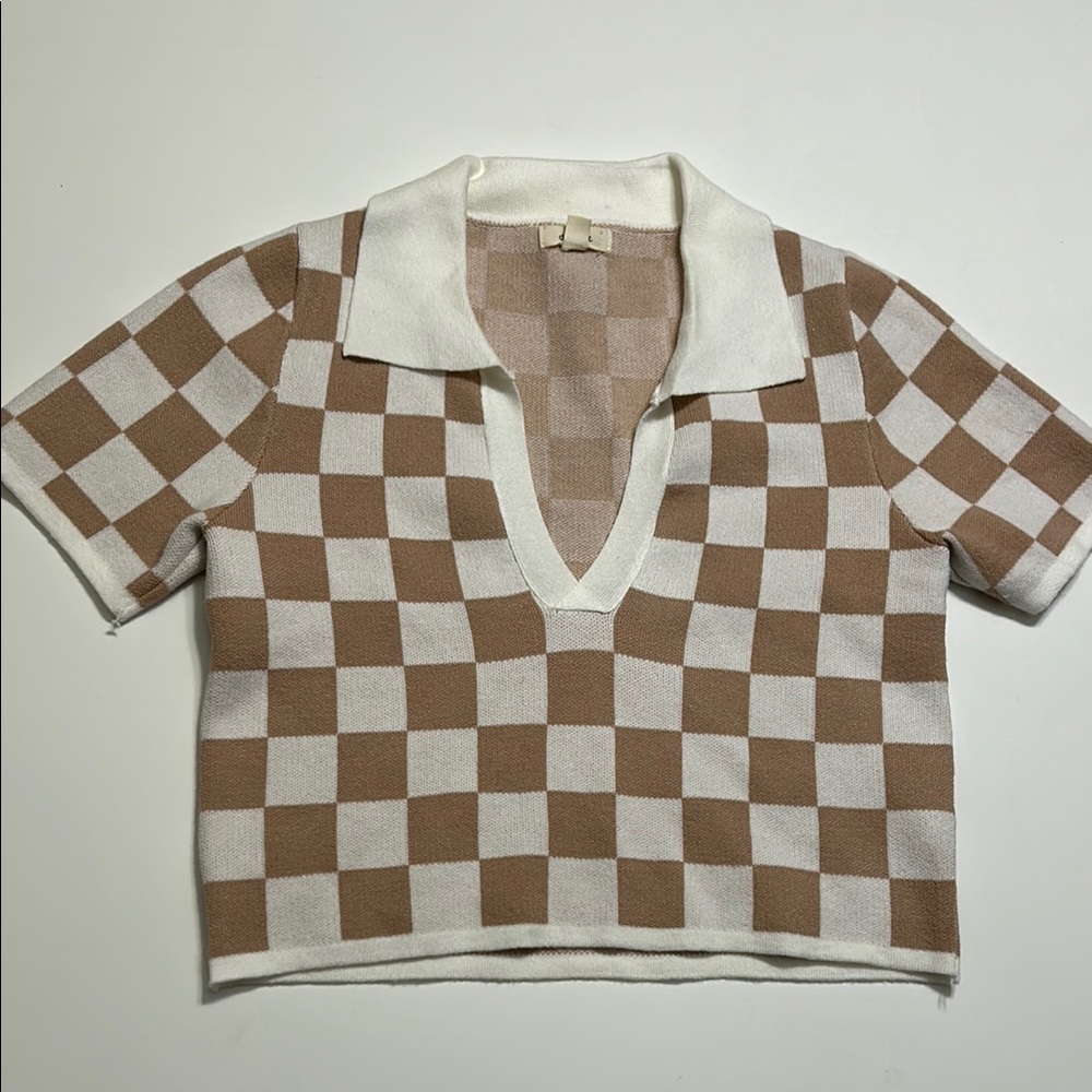 Cream and Tan V-Neck checkered Crop Polo Top. Cropped v-neck sweater size small